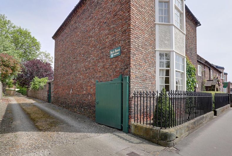 HOTEL PORCH HOUSE, NORTHALLERTON